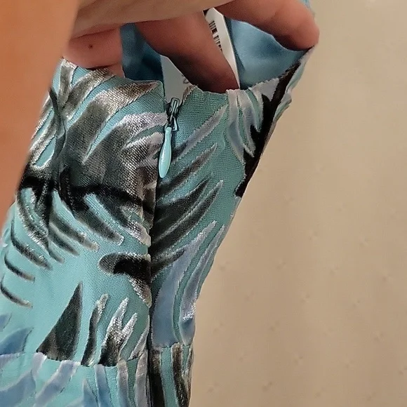 Women's International Concepts blouse, fern pattern with raised velvet , size S - Picture 3 of 3